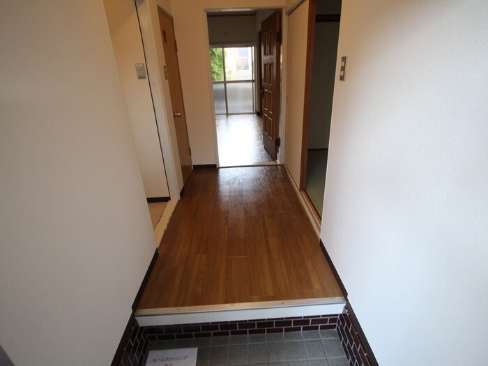 物件内観写真7　(玄関)