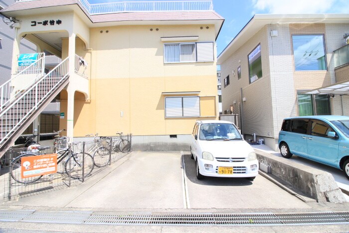 物件外観写真6　(駐車場)