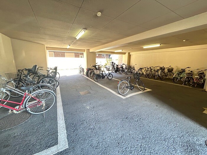 物件外観写真5　(駐輪場)