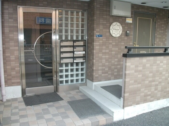 物件外観写真4　(エントランス部分)