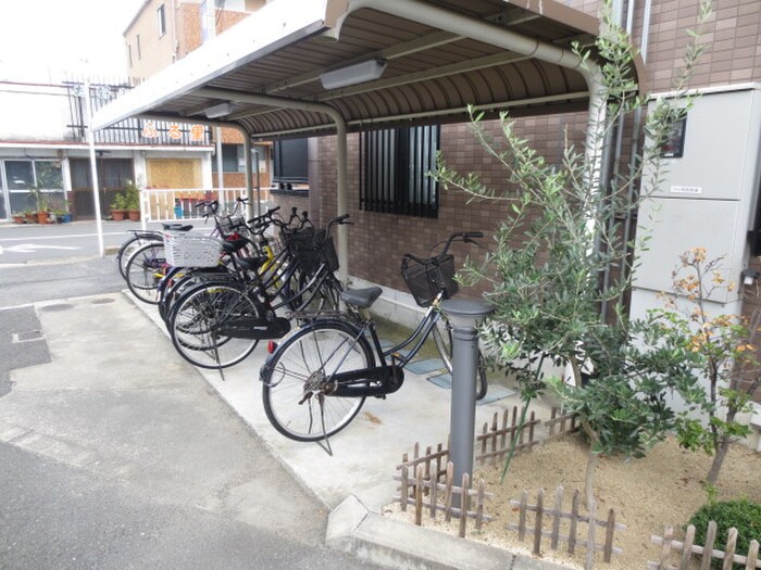 物件外観写真5　(駐輪場)