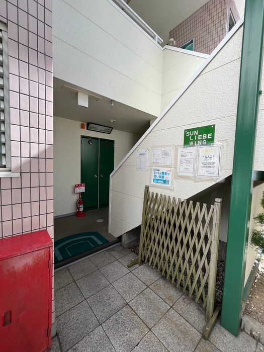 物件外観写真4　(エントランス部分)