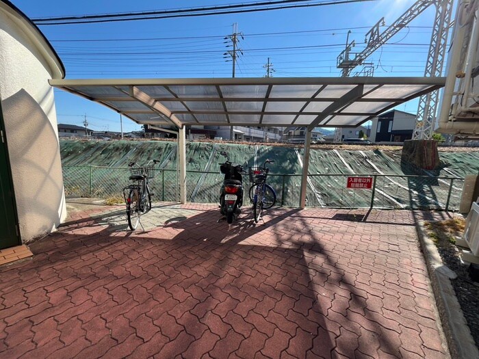 物件外観写真5　(駐輪場)