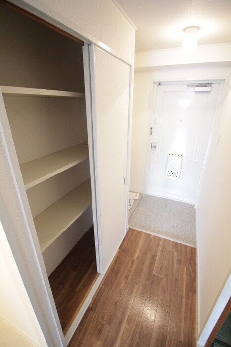 物件内観写真12　(玄関)
