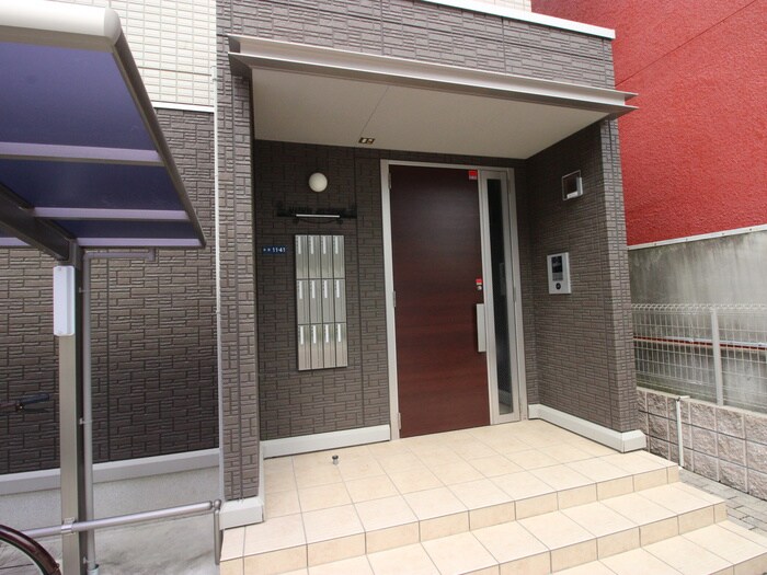 物件外観写真4　(エントランス部分)