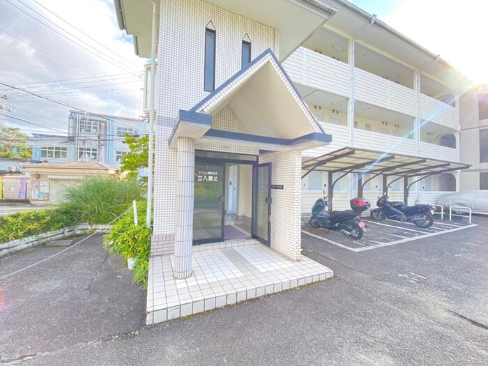 物件外観写真2　(エントランス部分)