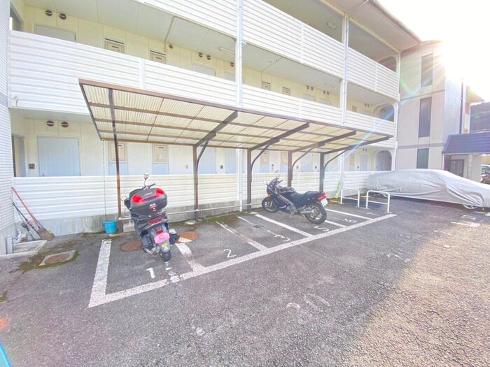 物件外観写真3　(駐輪場)