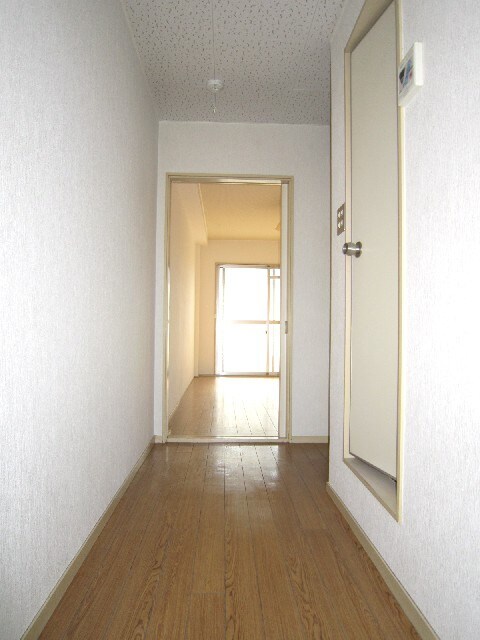 物件内観写真13　(玄関)