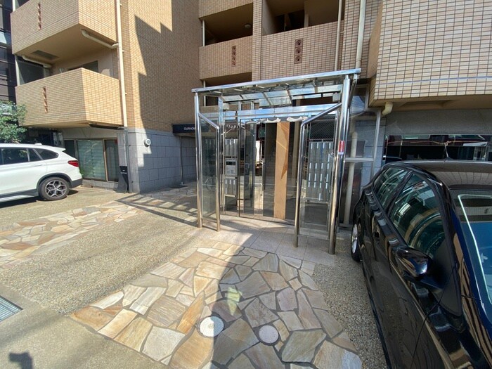 物件外観写真4　(エントランス部分)
