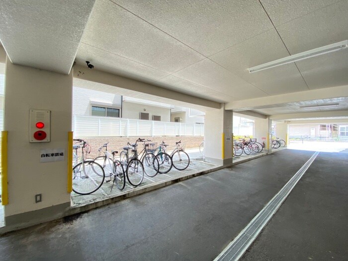 物件外観写真3　(駐輪場)