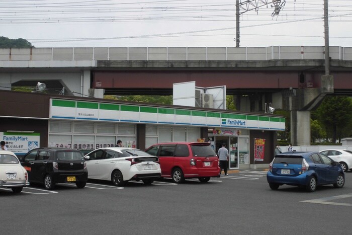 ファミリーマート皇子山店