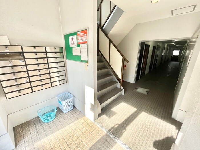 物件外観写真4　(エントランス部分)