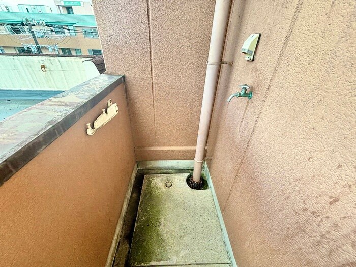 物件内観写真15　(洗濯機置場)