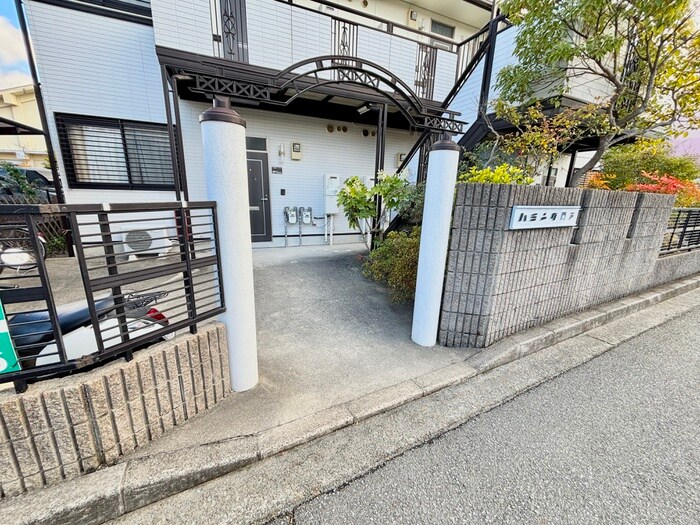 物件外観写真2　(エントランス部分)