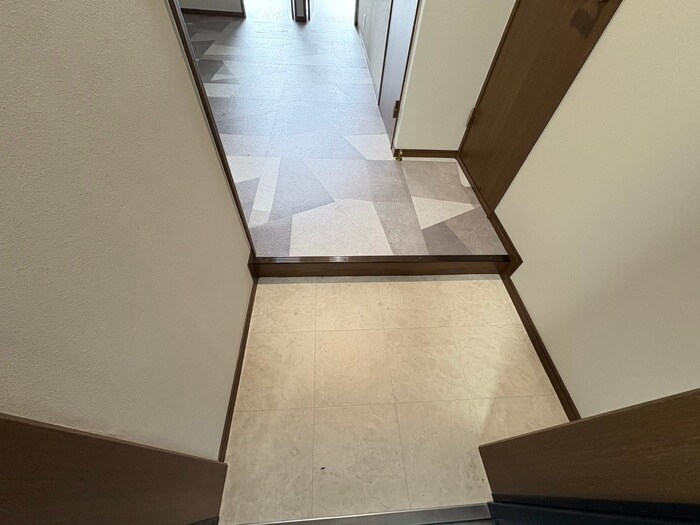 物件内観写真13　(玄関)