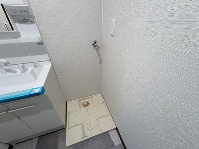 物件内観写真16　(洗濯機置場)