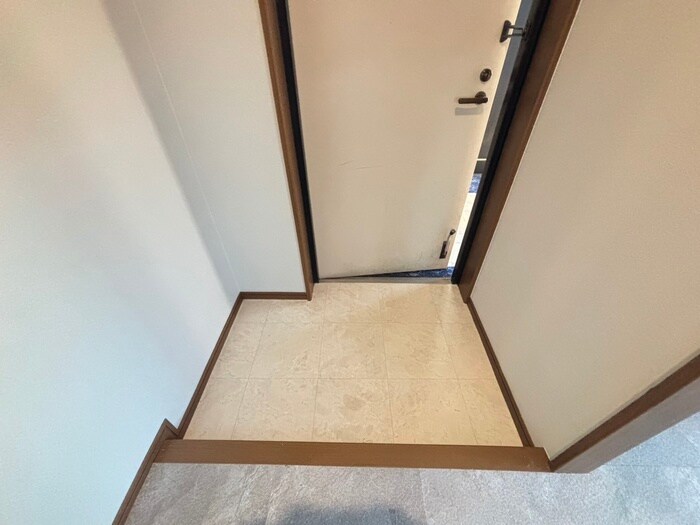 物件内観写真18　(玄関)