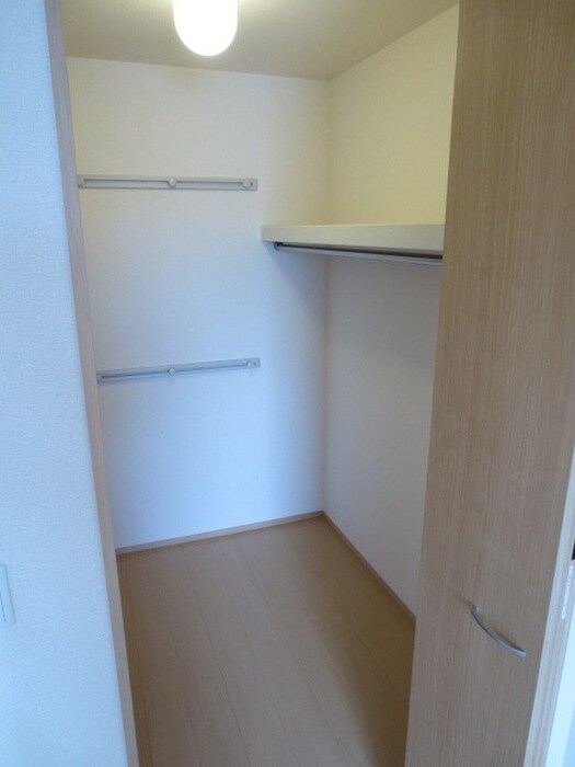物件内観写真6　(収納)