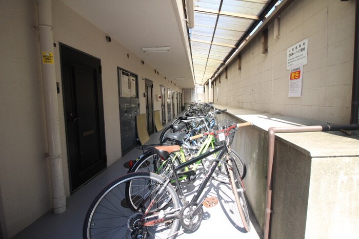 物件外観写真6　(駐輪場)