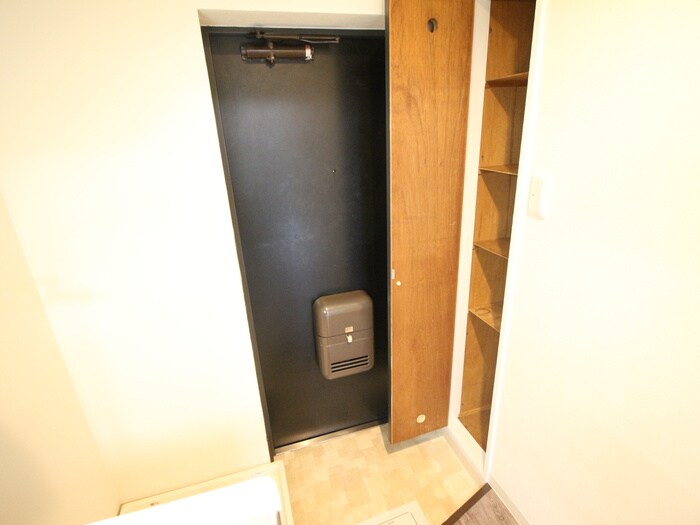 物件内観写真13　(玄関)