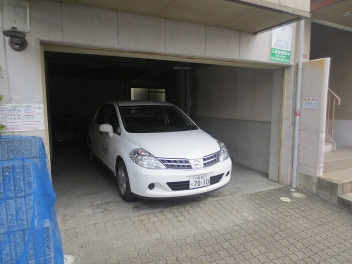 物件外観写真3　(駐車場)