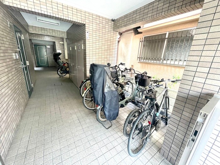 物件外観写真3　(駐輪場)
