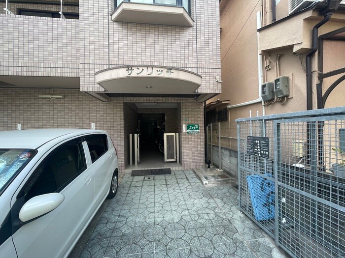 物件外観写真6　(エントランス部分)