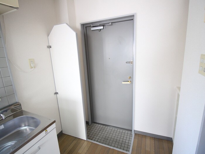 物件内観写真16　(玄関)