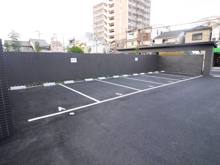 物件外観写真3　(駐車場)