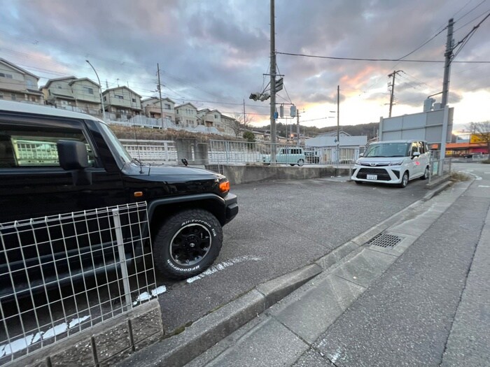 物件外観写真2　(駐車場)