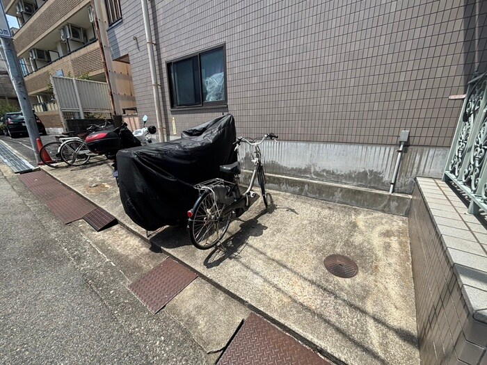 物件外観写真4　(駐輪場)