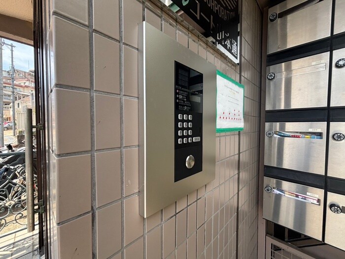 物件外観写真5　(エントランス部分)