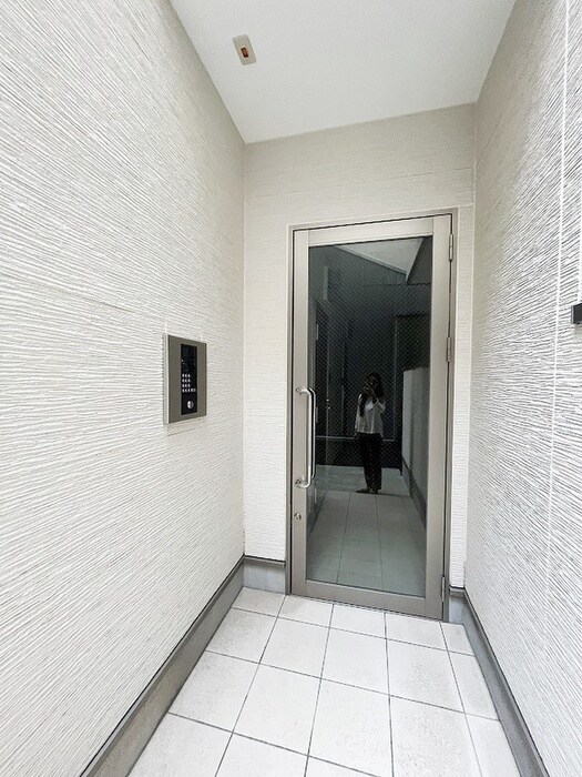 物件外観写真3　(エントランス部分)