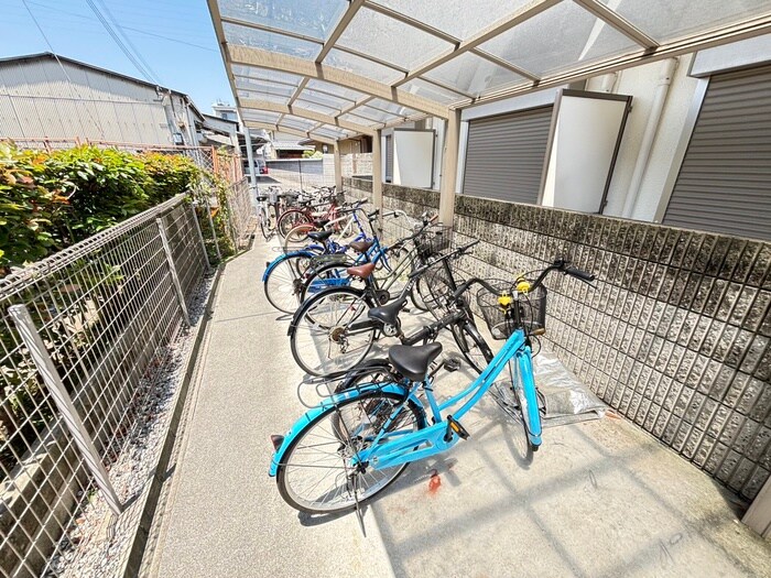 物件外観写真2　(駐輪場)