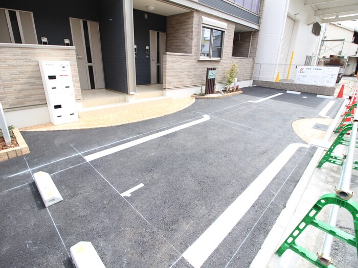 物件外観写真5　(駐車場)