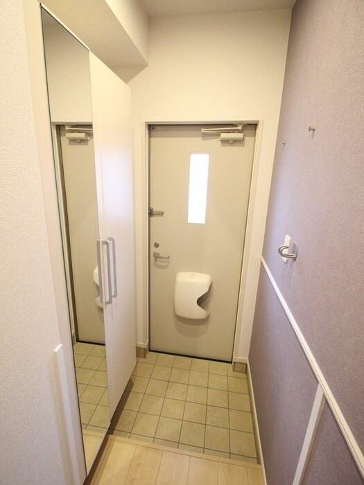 物件内観写真16　(玄関)