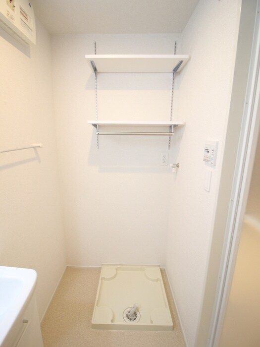 物件内観写真18　(洗濯機置場)