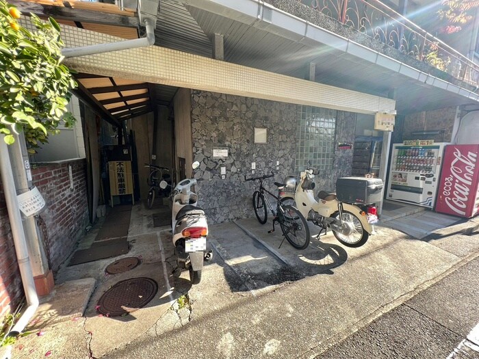 物件外観写真5　(駐輪場)