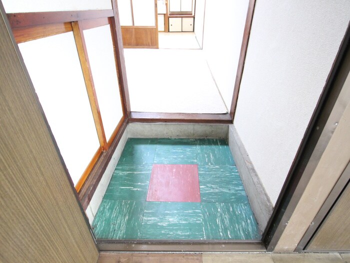 物件内観写真16　(玄関)