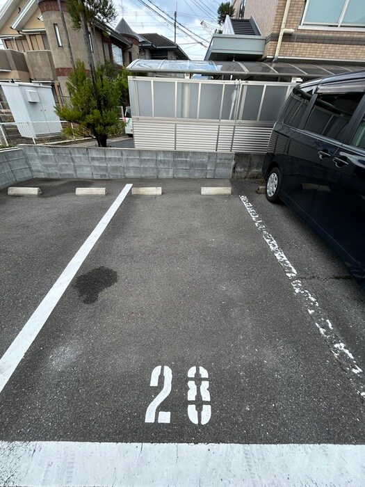 物件外観写真5　(駐車場)