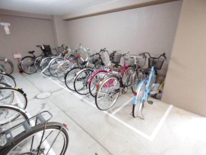 物件外観写真4　(駐輪場)