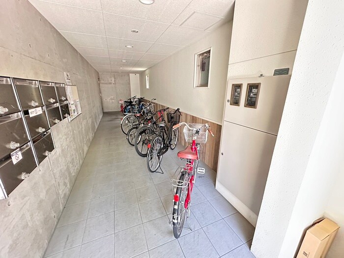 物件外観写真4　(駐輪場)