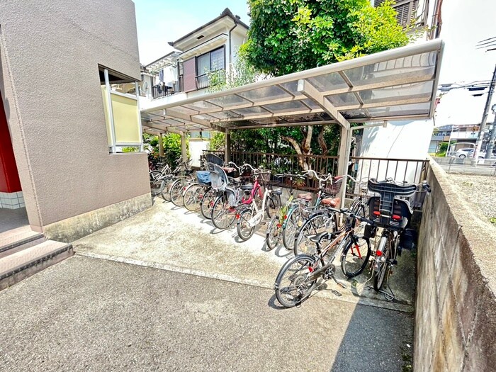 物件外観写真4　(駐輪場)