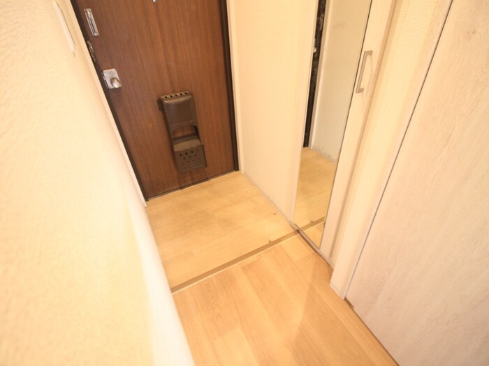 物件内観写真12　(玄関)