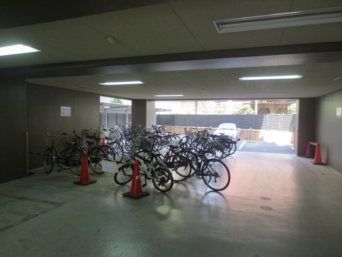 物件外観写真2　(駐輪場)