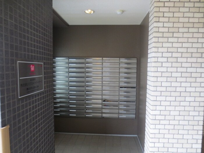 物件外観写真4　(エントランス部分)