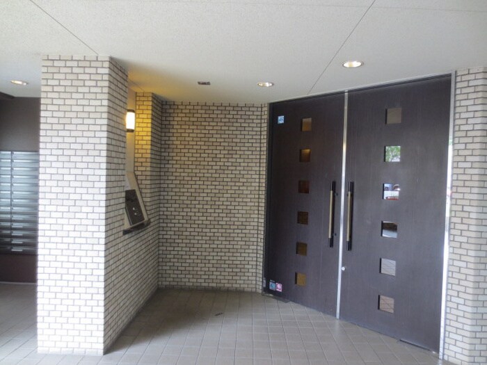 物件外観写真5　(エントランス部分)
