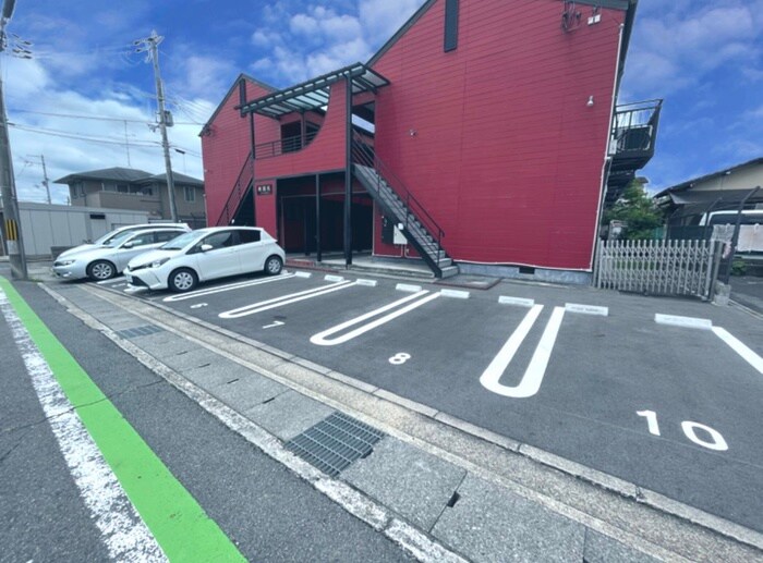 物件外観写真4　(駐車場)