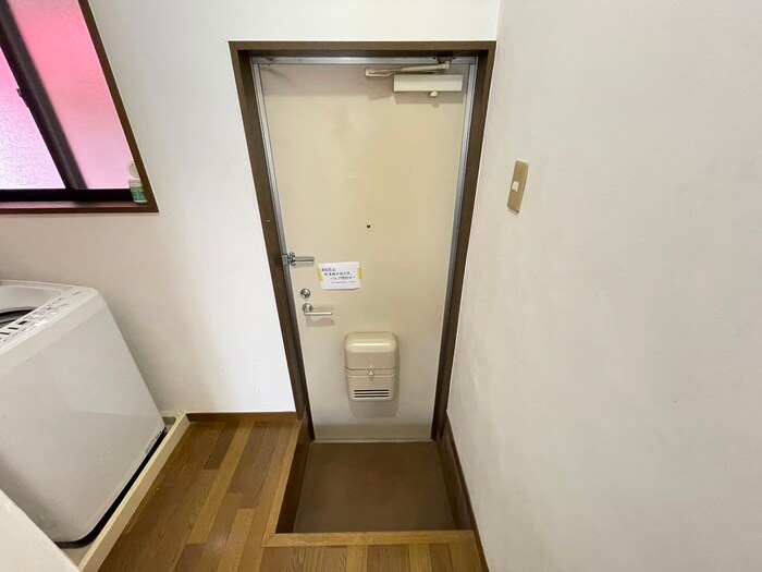 物件内観写真16　(玄関)