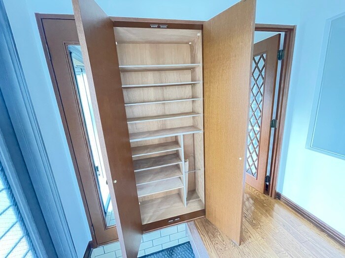 物件内観写真16　(靴箱)